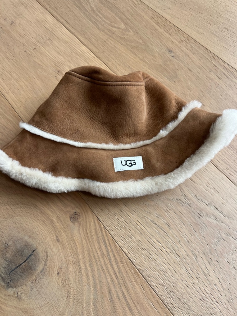 UGG Chestnut Bucket Hat with Cream Shearling Trim